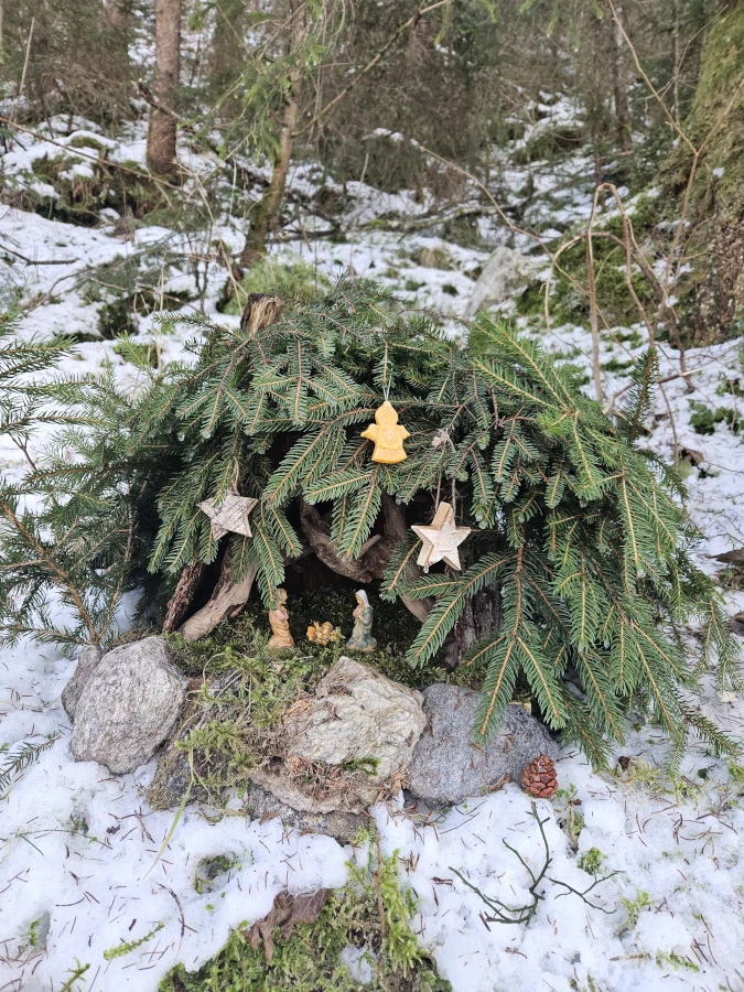 Idyllischer Spaziergang im Advent und der Winterzeit: der Krippenweg in Wald